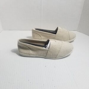 NEW IN BOX SODA WOMEN'S BEIGE SLIP ON SHOES SIZE 5.5